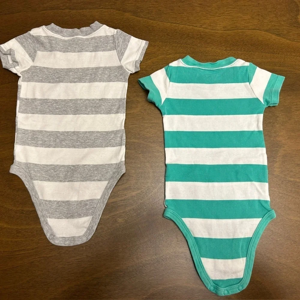 2ct Short Sleeve Baby Bodysuits 9 Months. Carters (0241)